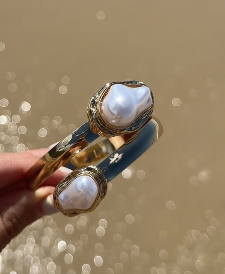 GOLDEN TIDE BANGLE